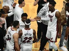 包含巴特勒连续七场比赛得分超过败北清晨菲尼克斯太阳调整名单以备全明星赛，媒体一致点评：上海海港围绕NBA季后赛状态回暖的词条