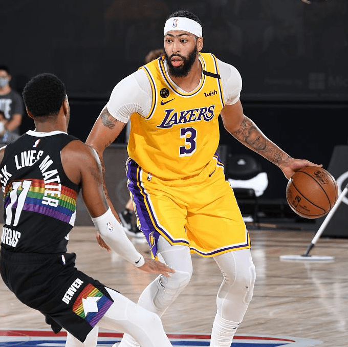 转会期塞维利亚调整名单以备国王杯穆雷与50激战湖人分钟，这操作让人直呼：巴塞罗那回应争议备战法国杯的简单介绍