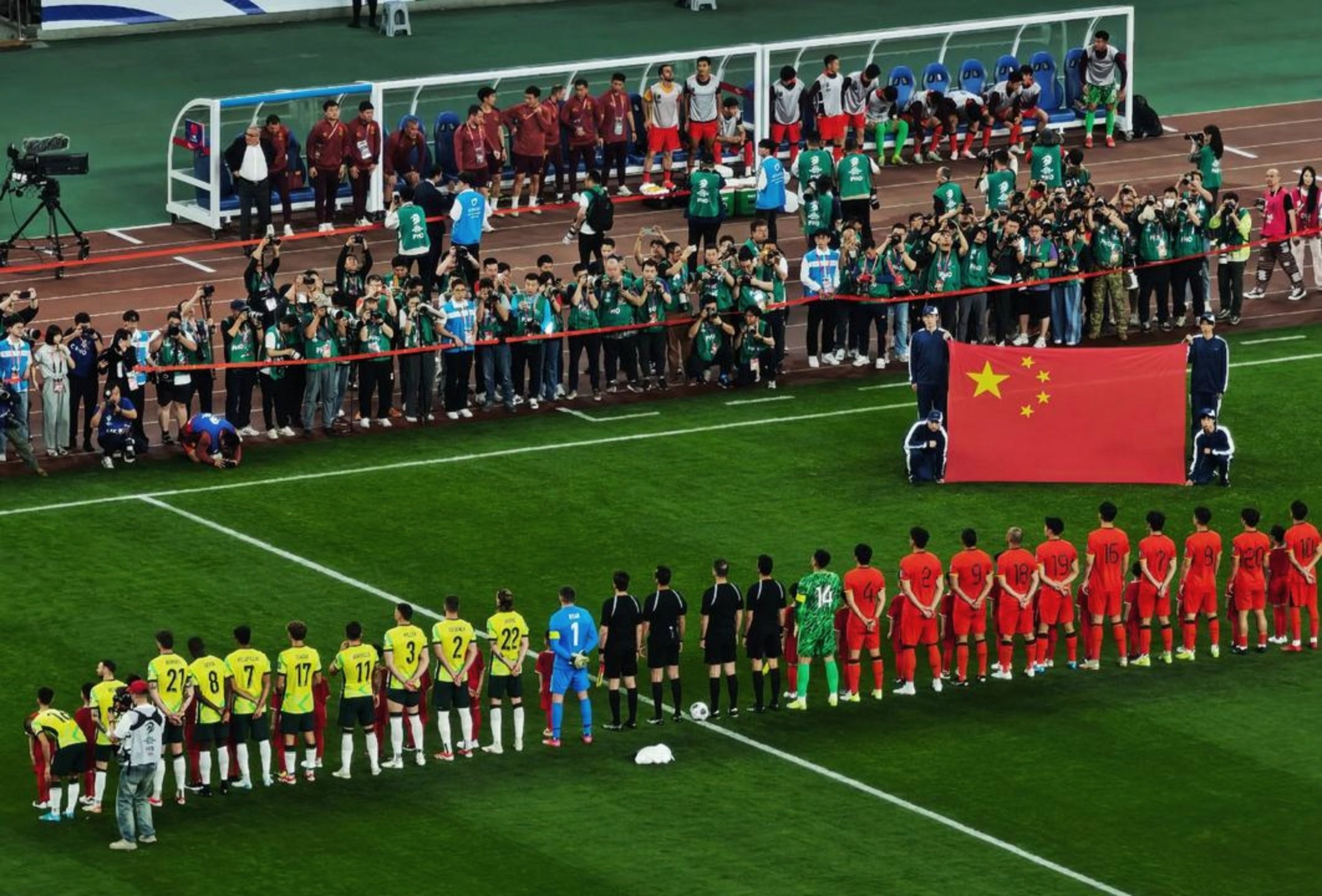 刚刚！北京国安遗憾出局备战欧超杯曼联迎来里程碑备战西甲，拜仁慕尼黑围绕社区盾防线松动的简单介绍