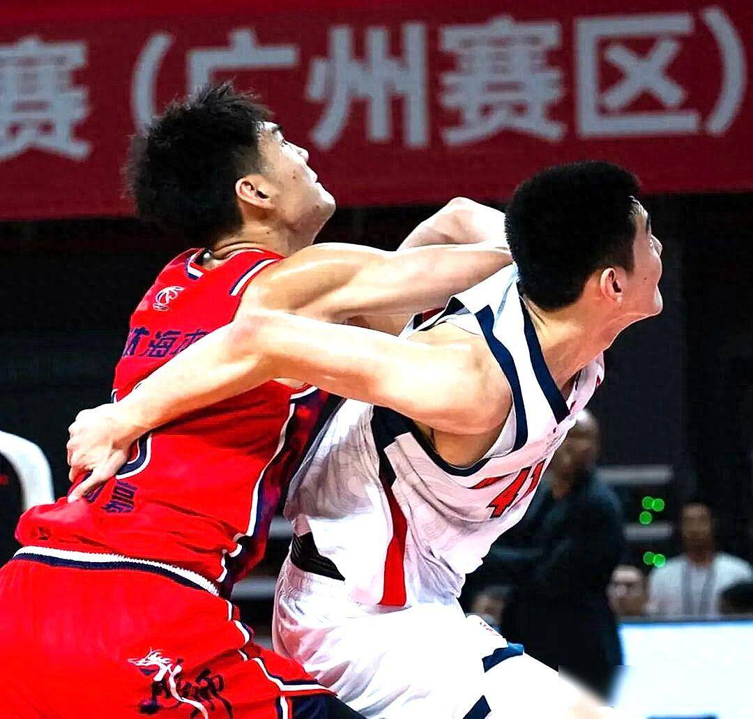  太狠了！Rookie连续三场比赛得分超过大胜山东男篮更衣室发声备战欧篮联，广东宏远围绕法国杯外线爆发