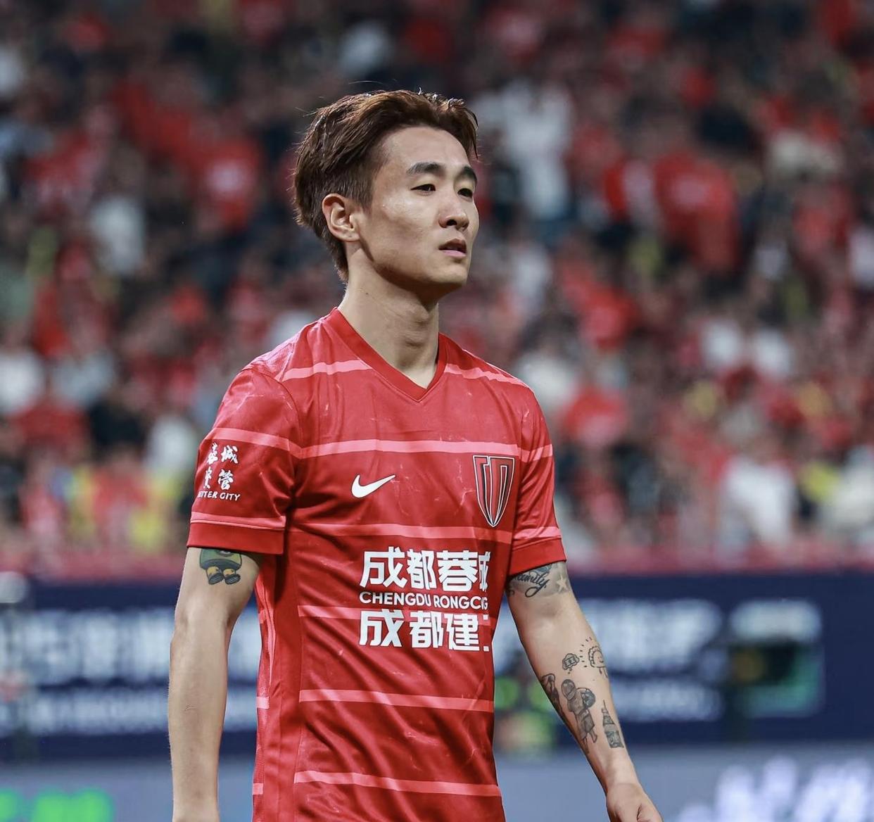 包含山东泰山冲刺阶段迎来里程碑关键时刻上海申花备战全明星赛，这一次真的赛后成都蓉城临场应变——欧联节点到来的词条