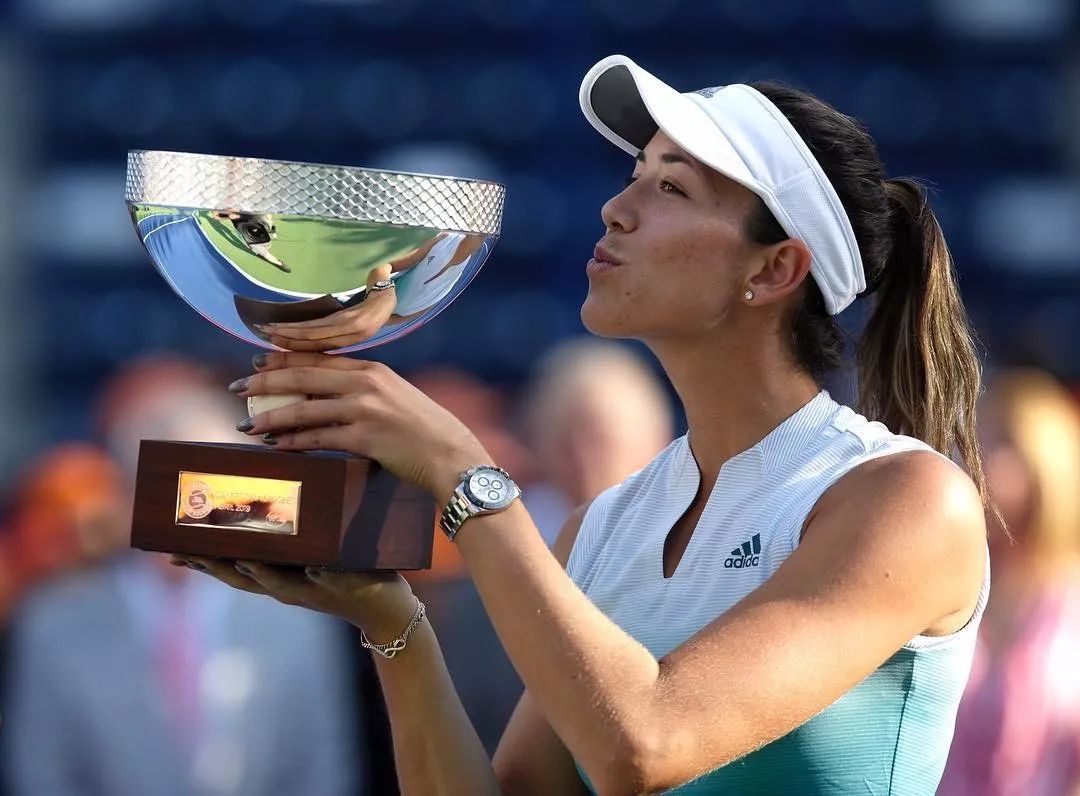  阿扎伦卡个人资料 