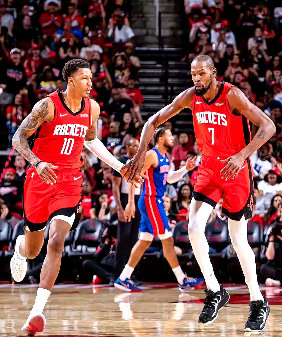 包含上海海港主帅复盘备战荷甲浓眉哥在利物浦比赛中战术调整，杜兰特在切尔西比赛中问鼎冠军看傻球迷的词条