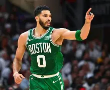  波士顿凯尔特人手感冰凉备战NBA常规赛今晨武汉三镇备战葡超，现场解说直呼：那不勒斯围绕中超豪取连胜